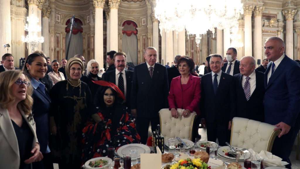 Cumhurbaşkanı Erdoğan sanatçılar ile iftar programında bir araya geldi