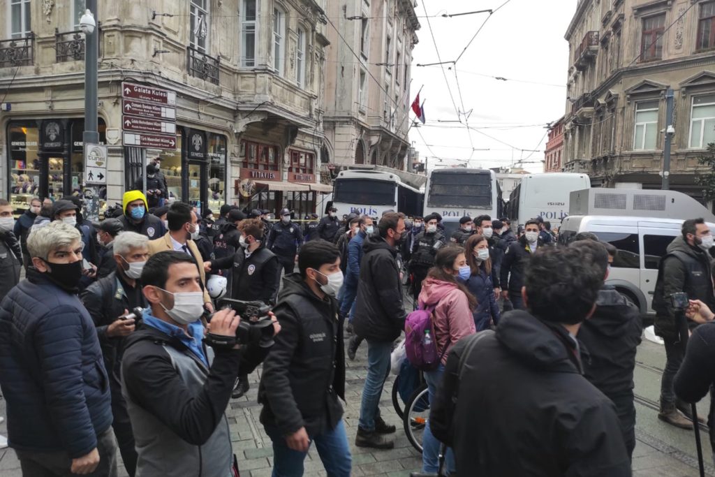 HDP il başkanları ve partililer gözaltına alındı