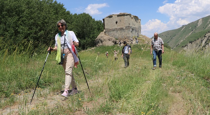 Hakkari dağlarına Alman turist akını