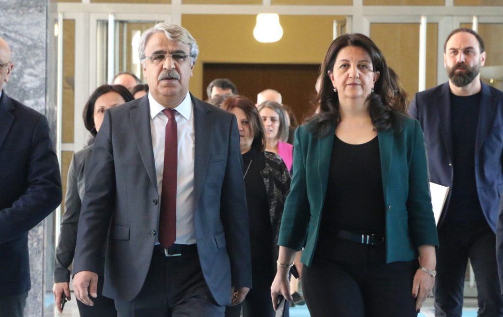 HDP kongresi: Eş genel başkanlar devam edecek