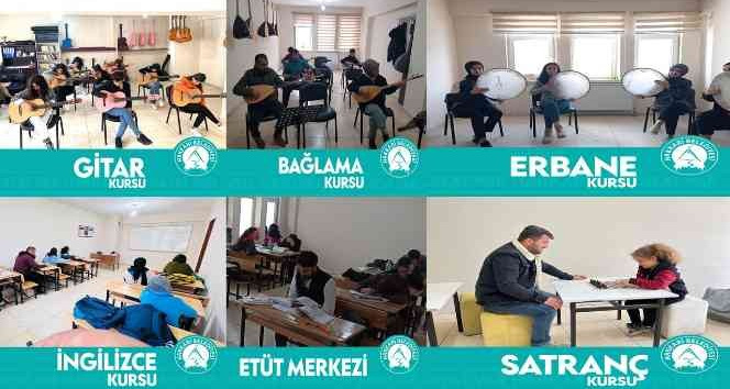 Hakkari Belediyesi bünyesinde 11 dalda kurs veriliyor