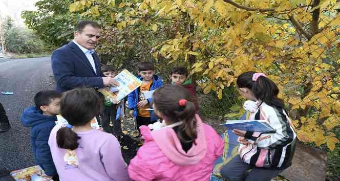 Vali Akbıyık, çocuklara okumanın önemini anlattı