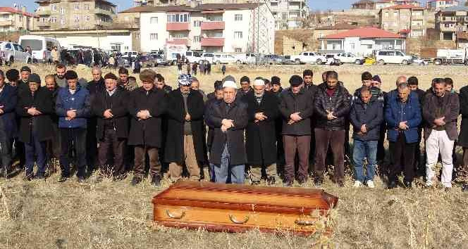 Silahla vurulan 3 kişi gözyaşları arasında toprağa verildi