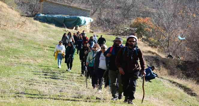 Yüksekovalı dağcılardan Nehri köyüne kültür turu