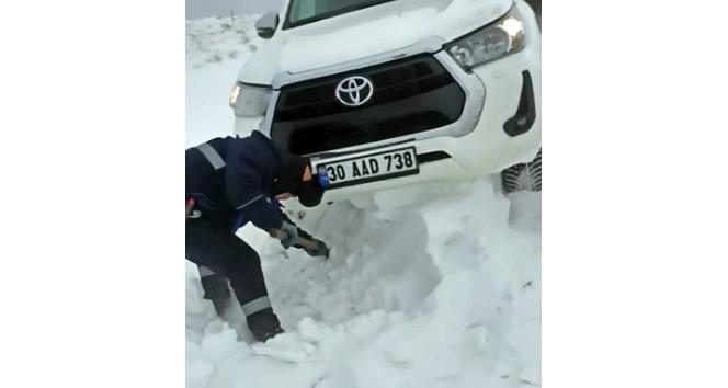 VEDAŞ ekipleri onarım için gittikleri bölgede tipiye yakalandı