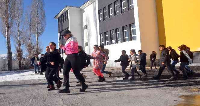 Yüksekovalı öğrenciler, sporda düzenlenen şampiyonlarda başarılar elde etti