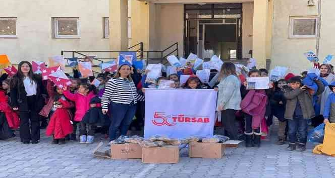 İstanbul’dan Çukurcalı öğrencilere karne hediyesi