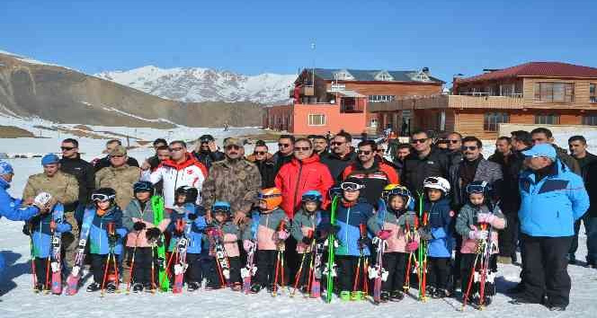 Hakkari’de kayak sezonu açıldı