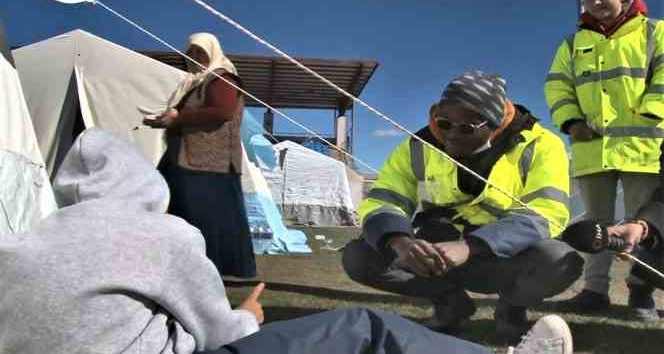 “Türkiye’ye borcumu ödemeliyim” diyen Afrikalı öğrenci soluğu deprem bölgesinde aldı