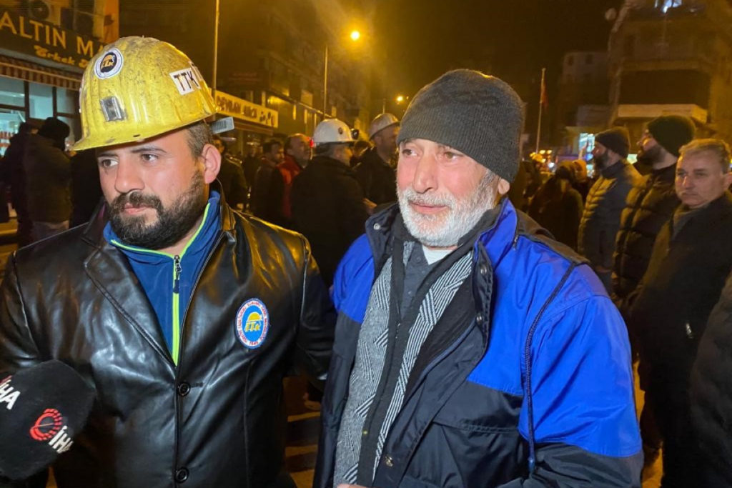 Depremzede ile madencilerin ağlatan buluşması