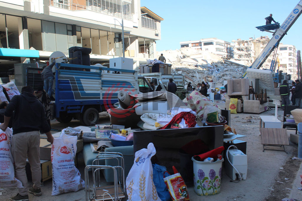 Nurdağı’ndaki depremzedeler yarım kalan hayalleriyle ilçeyi terk ediyor