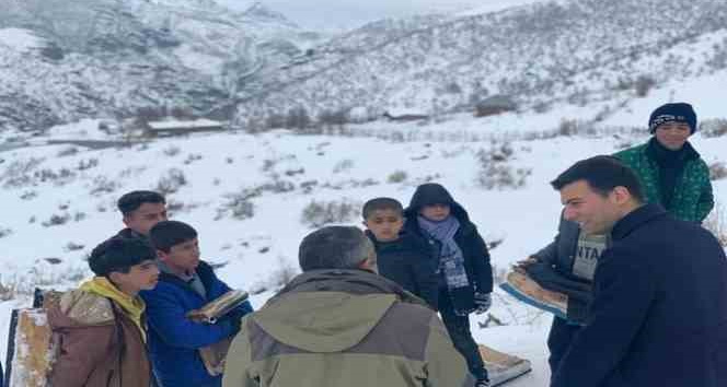 Kaymakam Taşgın, kızakla kayan çocukların sevincine ortak oldu