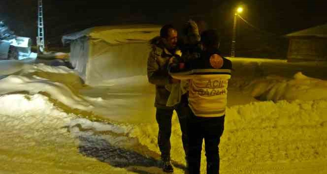 Minik Ömer 2 saatlik çalışmayla hastaneye ulaştırıldı