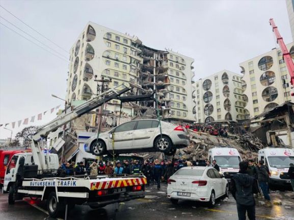 Maraş’taki depremin ardından siyasi isimlerden mesaj