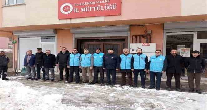 Hakkari Müftülüğünün yardım ekibi yola çıktı