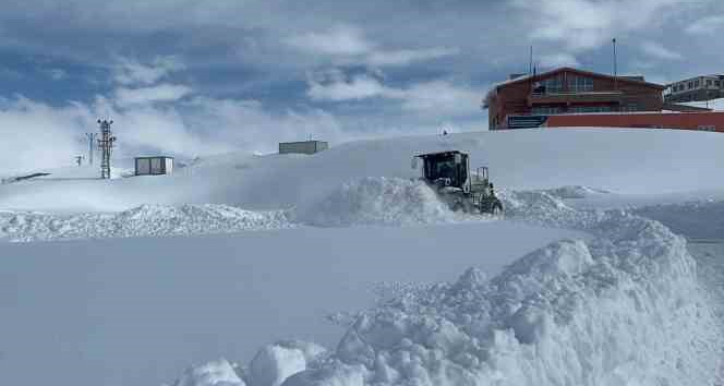 Hakkari’de 31 köy ve 88 mezra yolu kapandı