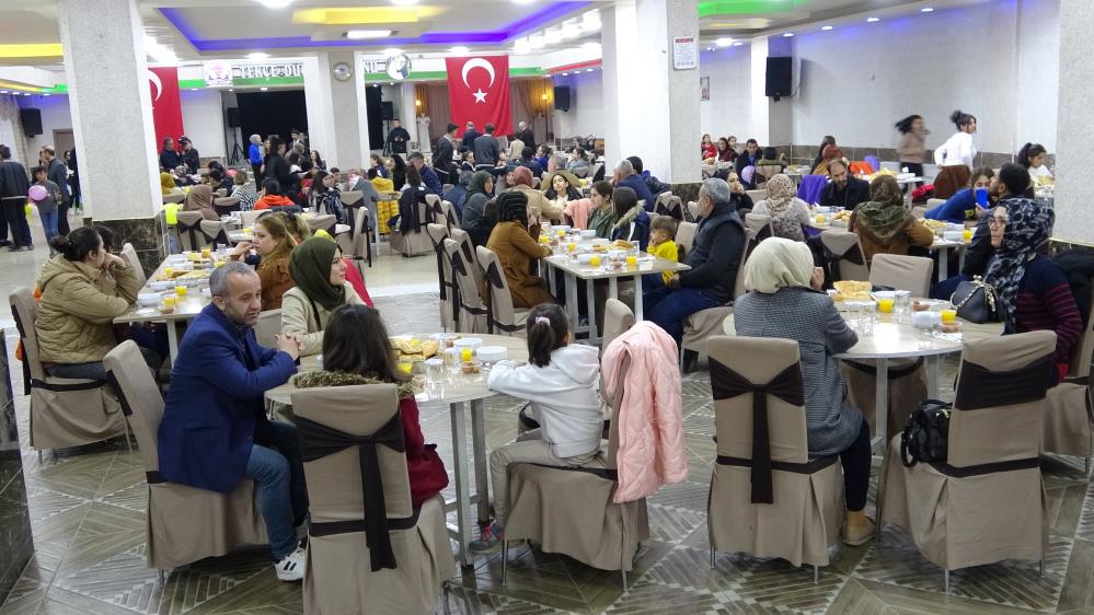 Yüksekova’da depremzede ailelere iftar yemeği