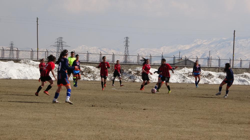 Yüksekova kadın futbol takımı evinde yenildi