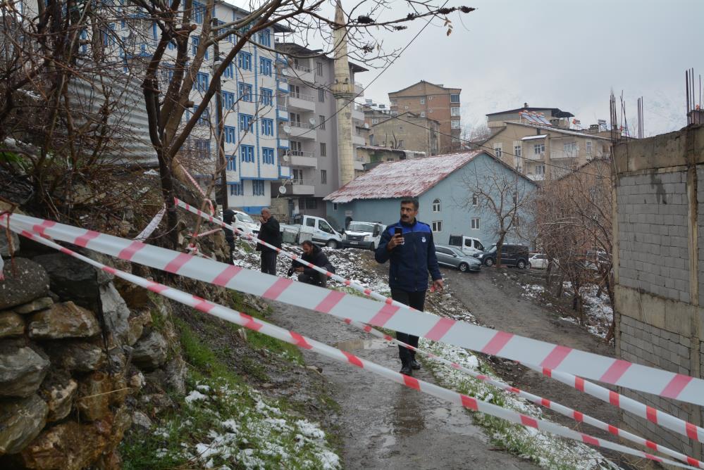 Hakkari’de heyelan nedeniyle 3 ev tahliye edildi