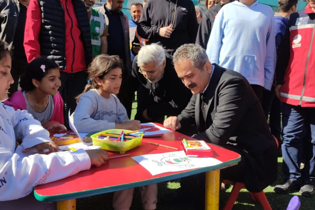 Bakan Özer: ‘Kahramanmaraş, Adıyaman, Malatya ve Hatay’ın bazı ilçelerinde eğitim öğretime başlayacağız’