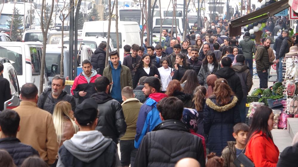 Yüksekova’da Ramazan yoğunluğu başladı