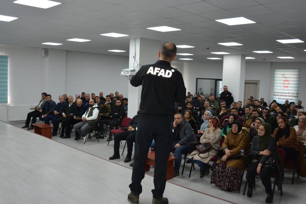 Şemdinli Belediyesinden ‘Farkındalık Eğitimi’ semineri