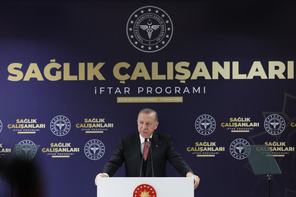 Cumhurbaşkanı Erdoğan: ’42 bin 500 sağlık personeli alıyoruz’