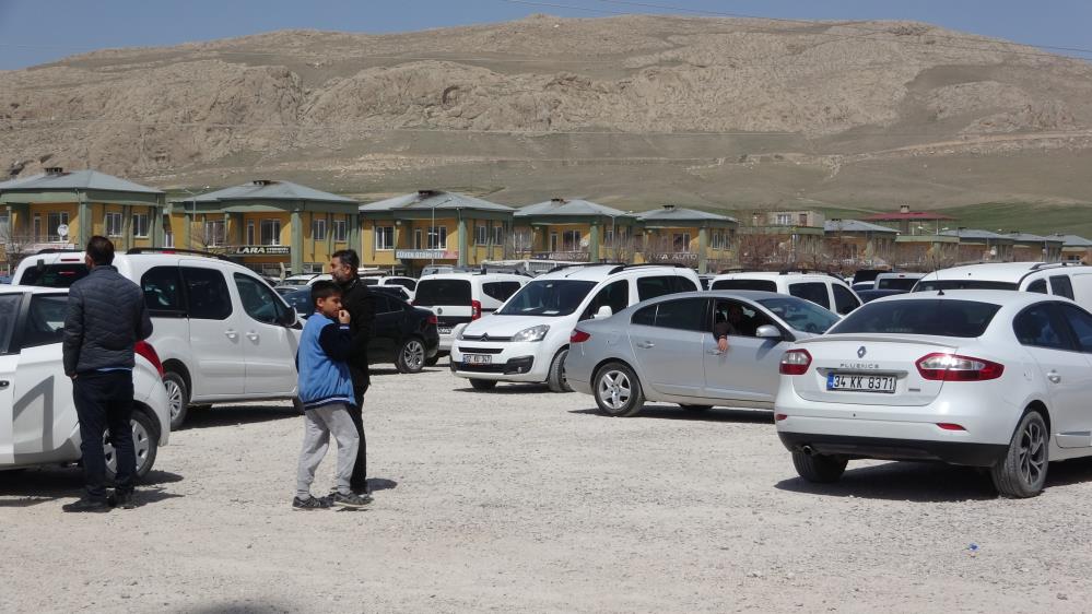 Van’daki açık oto pazarında Ramazan ayı sessizliği