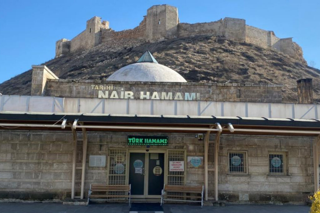 Gaziantep’te 600 yıllık tarihi hamam depreme meydan okudu