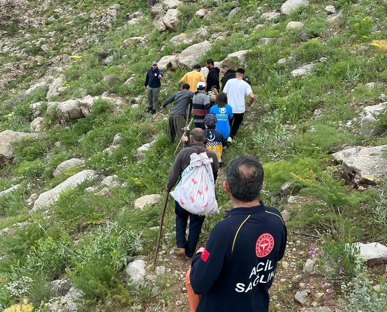 Dağda rahatsızlanan vatandaş ambulans helikopterle kurtarıldı