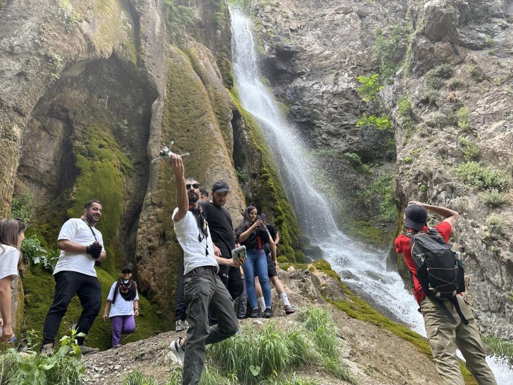 Yüksekovalı dağcılar Kaval Şelalesi’ni gezdi