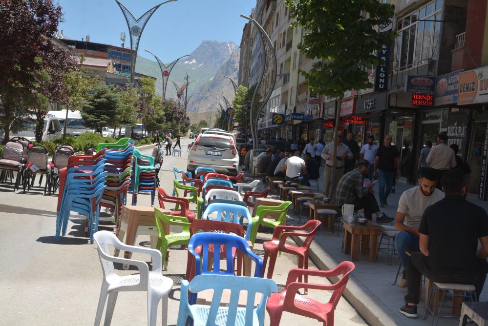 Hakkari’nin en işlek caddesi bayram için trafiğe kapatıldı