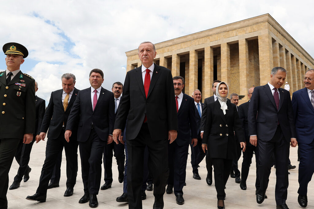 Cumhurbaşkanı Erdoğan ve yeni kabine üyelerinden Anıtkabir’e ziyaret