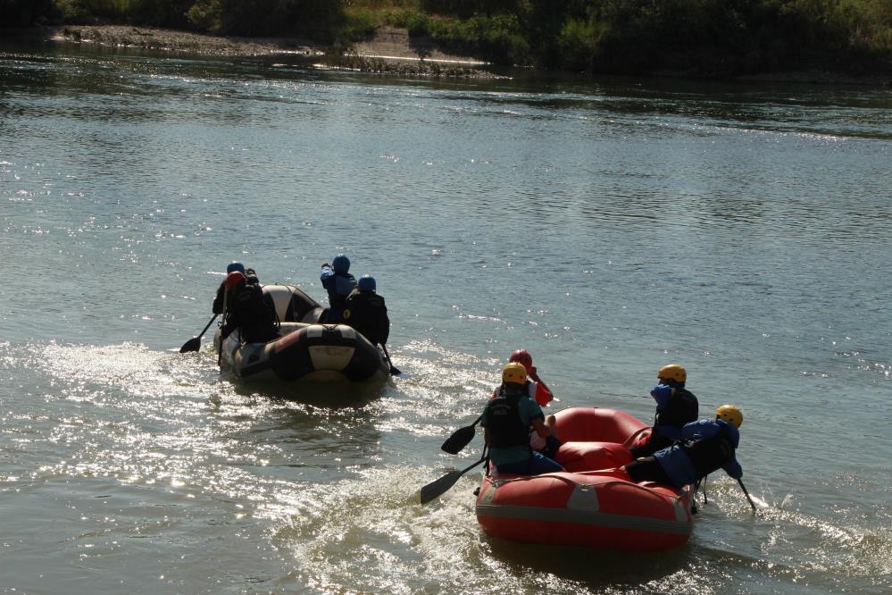 Milli sporcu olmak için Murat Nehri’nde kürek çekiyorlar