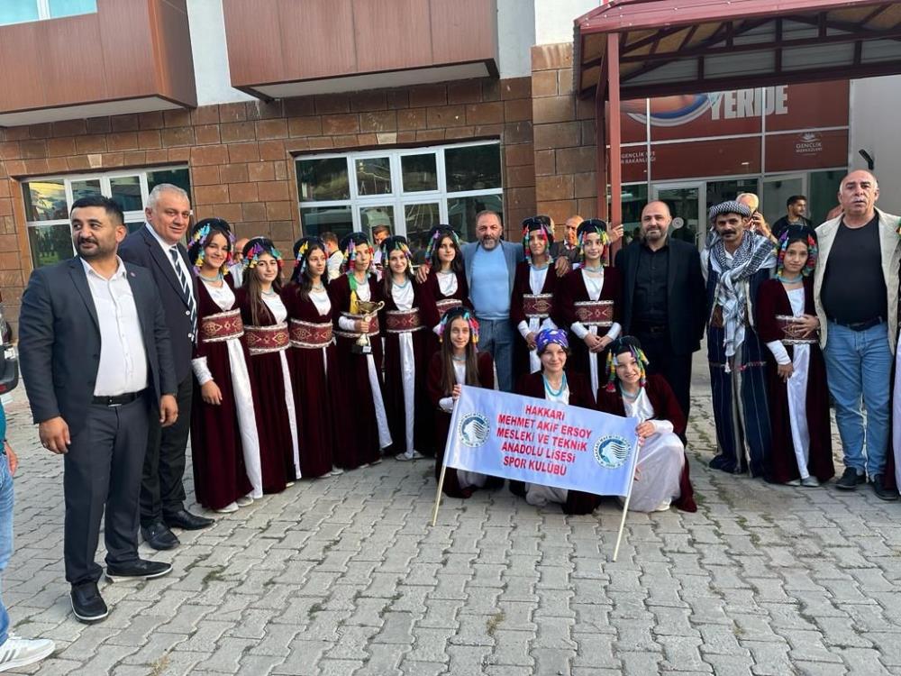 Hakkari halk oyunları ekipleri 2 dalda bölge birincisi oldu