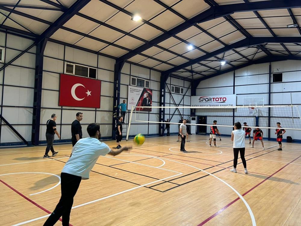 Çukurca’da voleybol turnuvası yapıldı