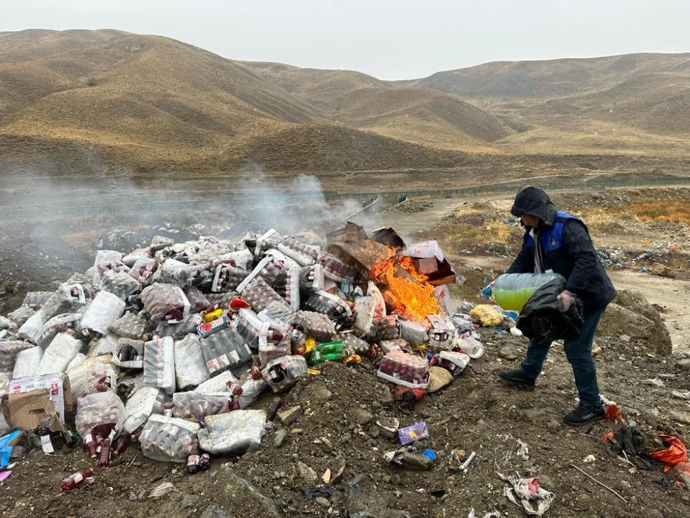 Yüksekova’da bir kamyon gıda imha edildi