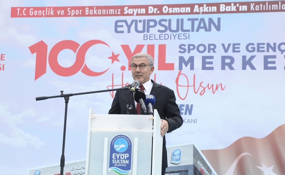 Bakan Bak, Eyüpsultan’da 100. Yıl Spor ve Gençlik Merkezi’nin açılışını yaptı