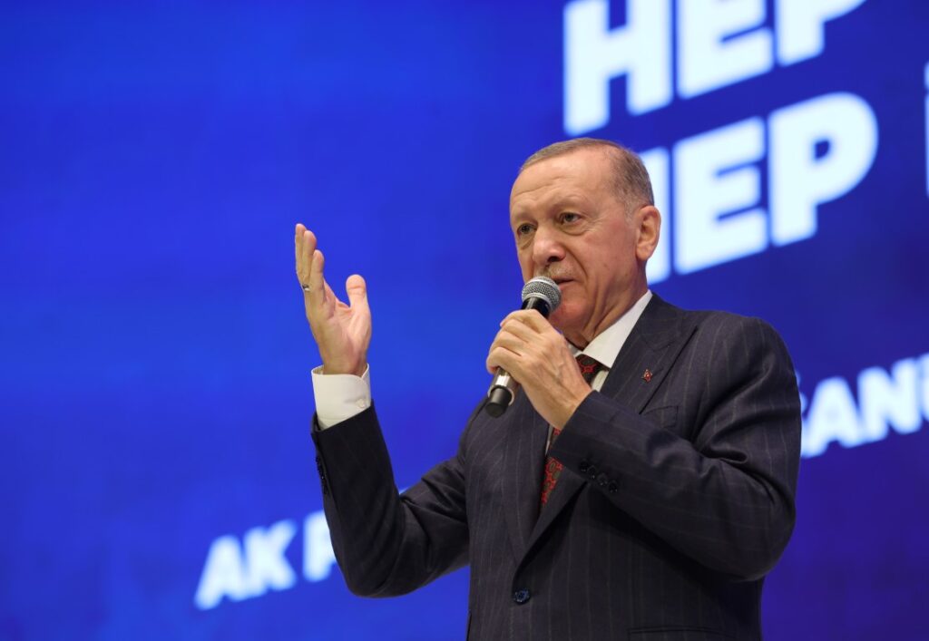 Cumhurbaşkanı Erdoğan, AK Parti Genel Başkanlığına yeniden seçildi