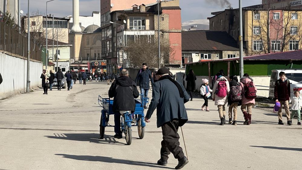 Yüksekova’da yıllardır kapalı olan yol trafiğe açıldı