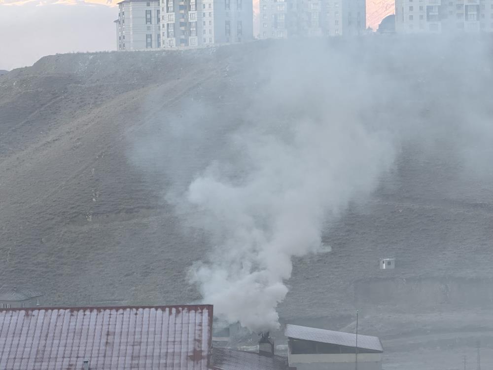 Doğal gazın verilmediği Yüksekova’da hava kirliliği