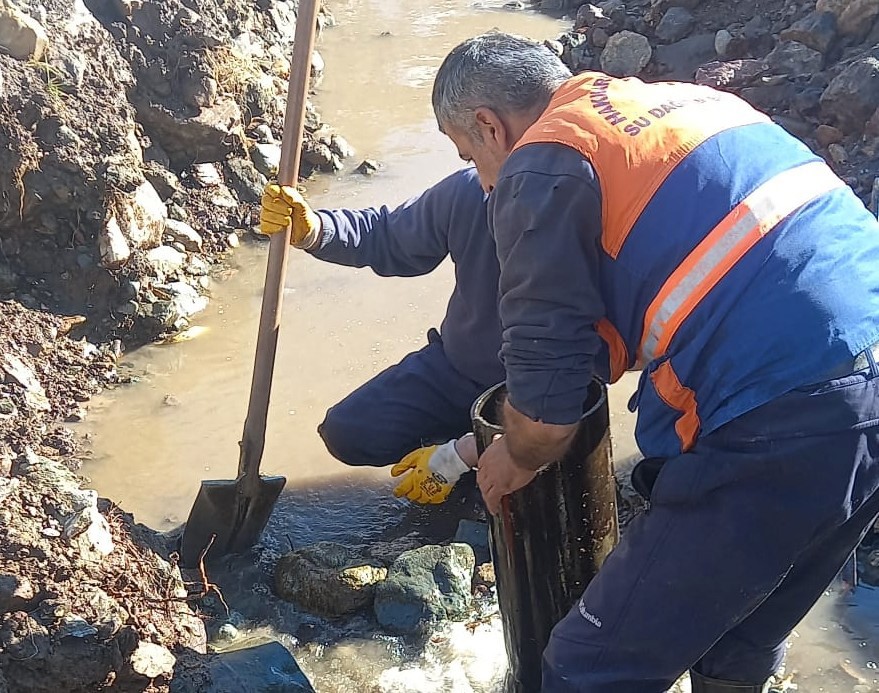 Hakkari Belediyesi’nden su arızasına müdahale