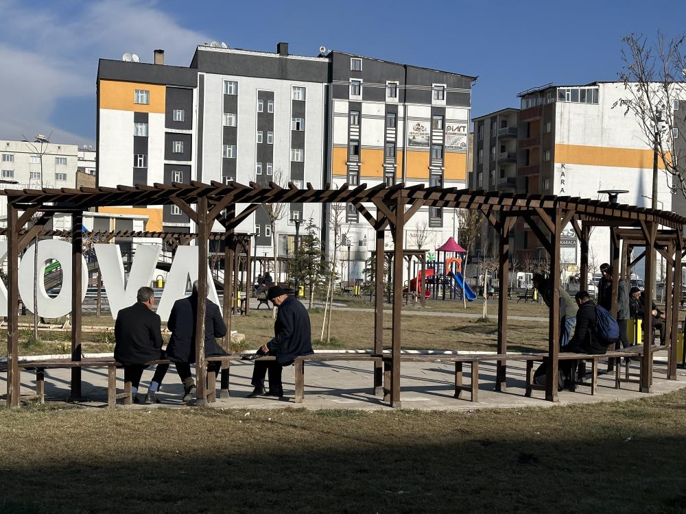 Yüksekova’da yalancı bahar