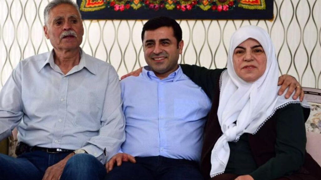 Selahattin Demirtaş annesinin rahatsızlığı nedeniyle Diyarbakır’a getirildi