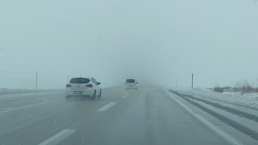 Van’da 86 yerleşim yerinin yolu ulaşıma kapandı