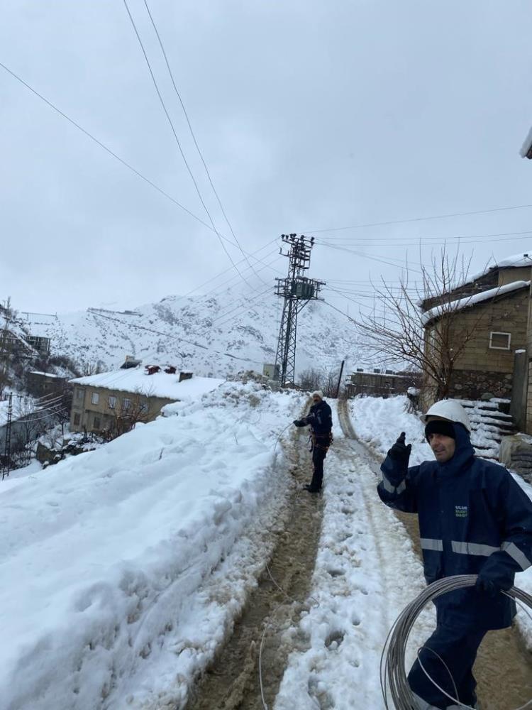 VEDAŞ ekipleri kesintisiz enerji mesaisinde