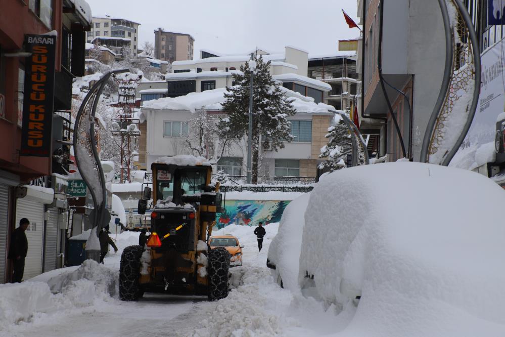 Hakkari kara gömüldü