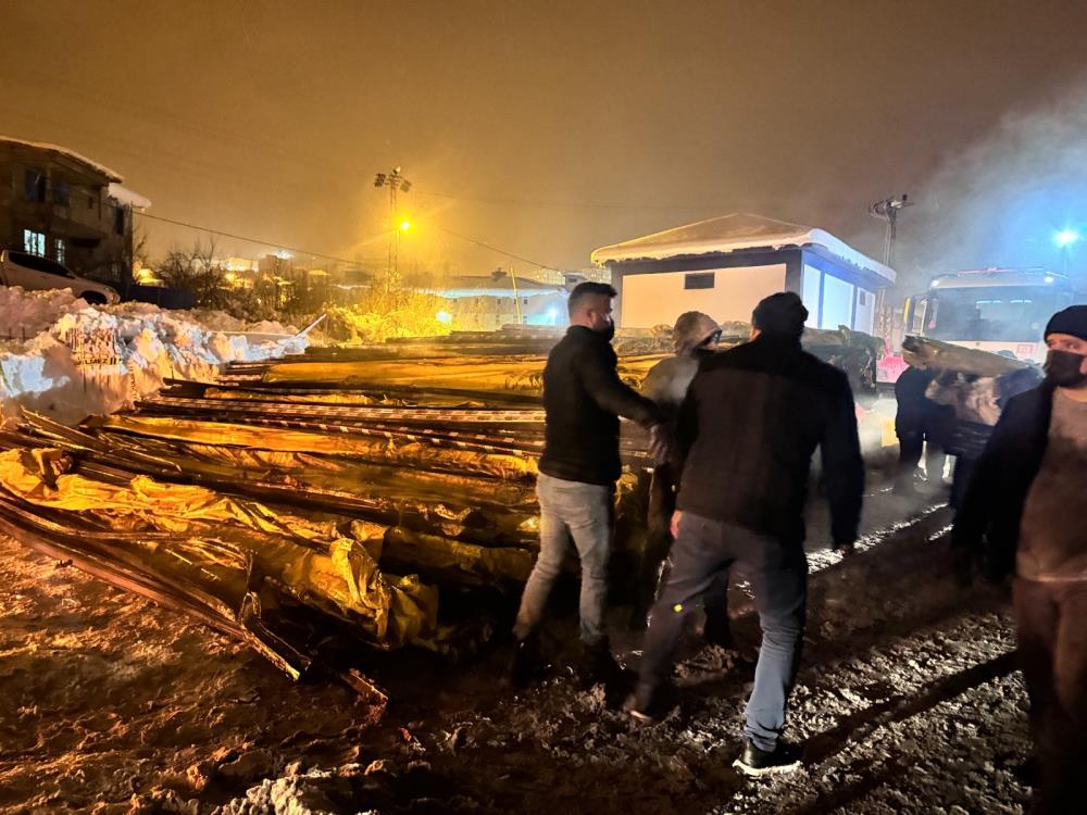 Hakkari’de korkutan yangın