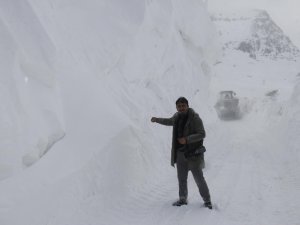 Hakkari’de 4 yerleşim yerinin yolu ulaşıma kapandı