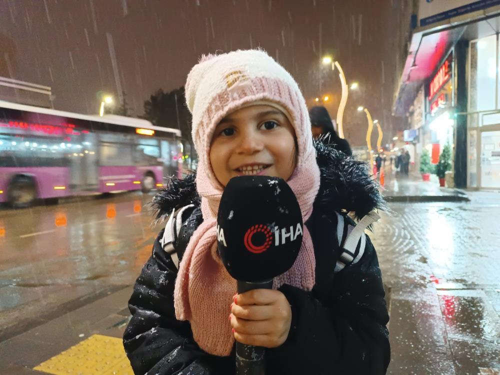 Van’da karla karışık yağmur hayatı olumsuz etkiliyor